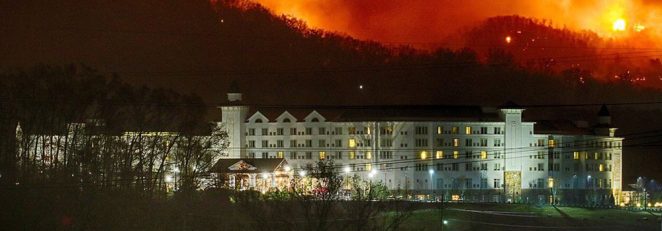 Wildfires Threaten Dollywood Theme Park & Prompt Evacuations; [Update] Statement From Dolly