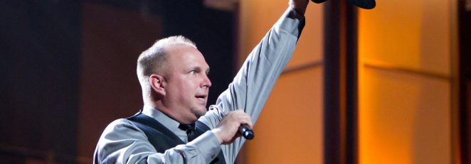 Garth Brooks Accomplishes a Feat of Garth-onian Proportions