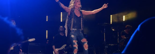 Watch Carrie Underwood Sing “Happy Birthday” to Jordan Knight & Danny Wood at New Kids on the Block Concert